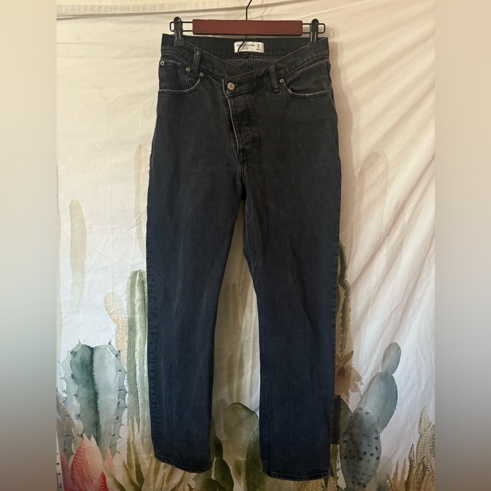 Abercrombie & Fitch Curve Love High Rise Dad Jeans in Black 🌵26/2